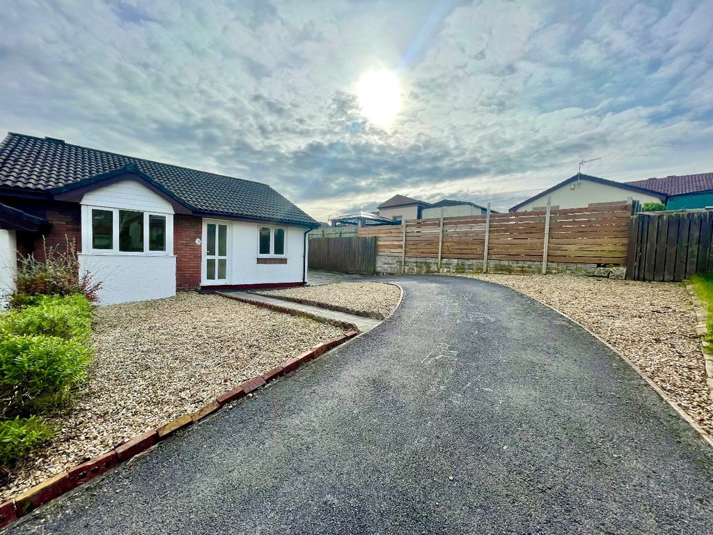 2 bed bungalow for sale in Clos Blaencrymlyn, Llansamlet, Swansea, West