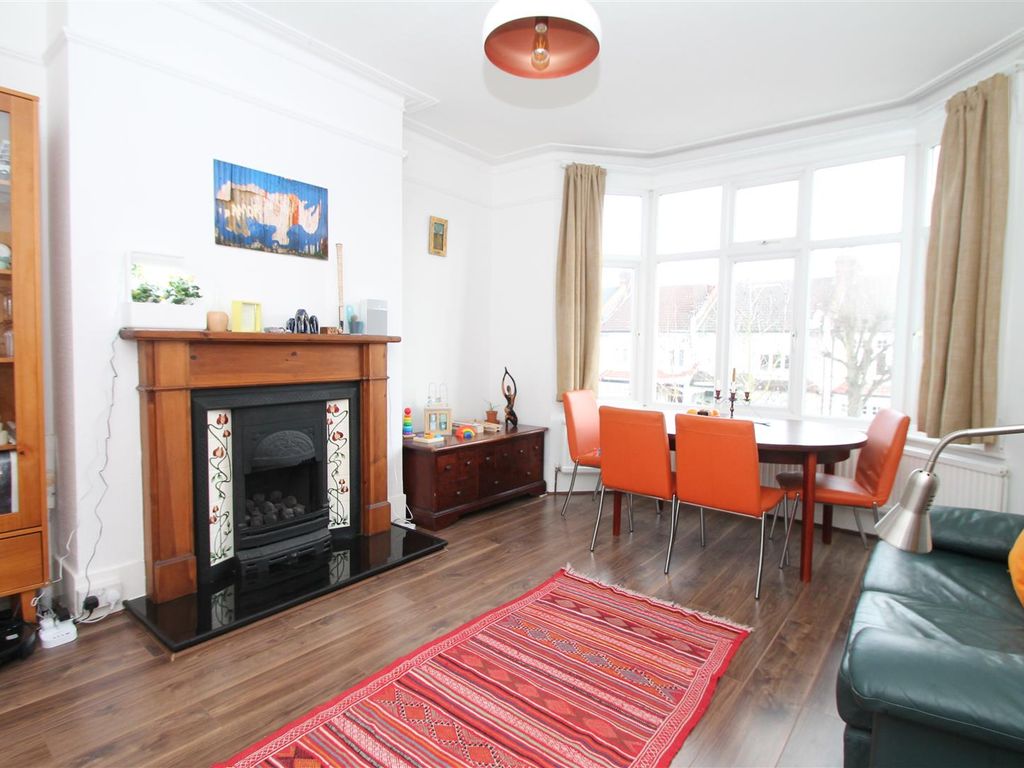 2 bed flat to rent in Caversham Avenue, London N13 Zoopla