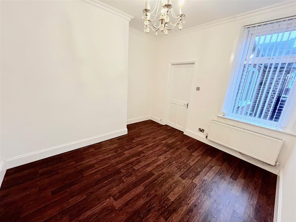 3 bed flat to rent in Howe Street, Felling, Gateshead NE8, £600 pcm