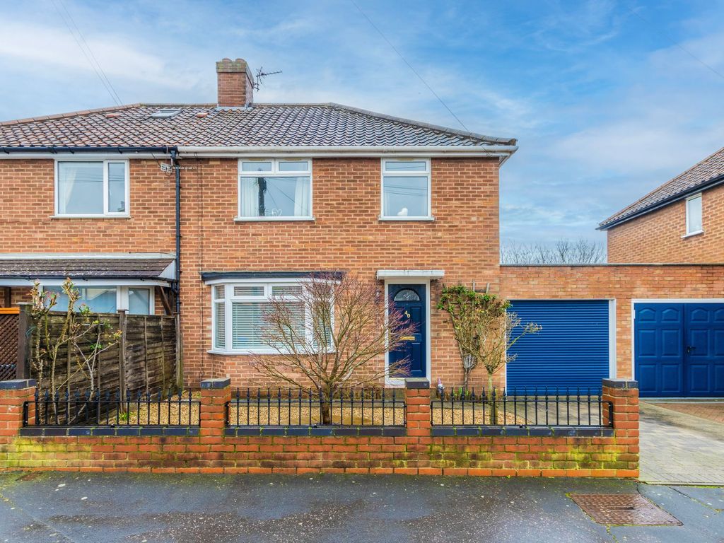 3 bed semidetached house for sale in Massingham Road, Norwich NR3, £