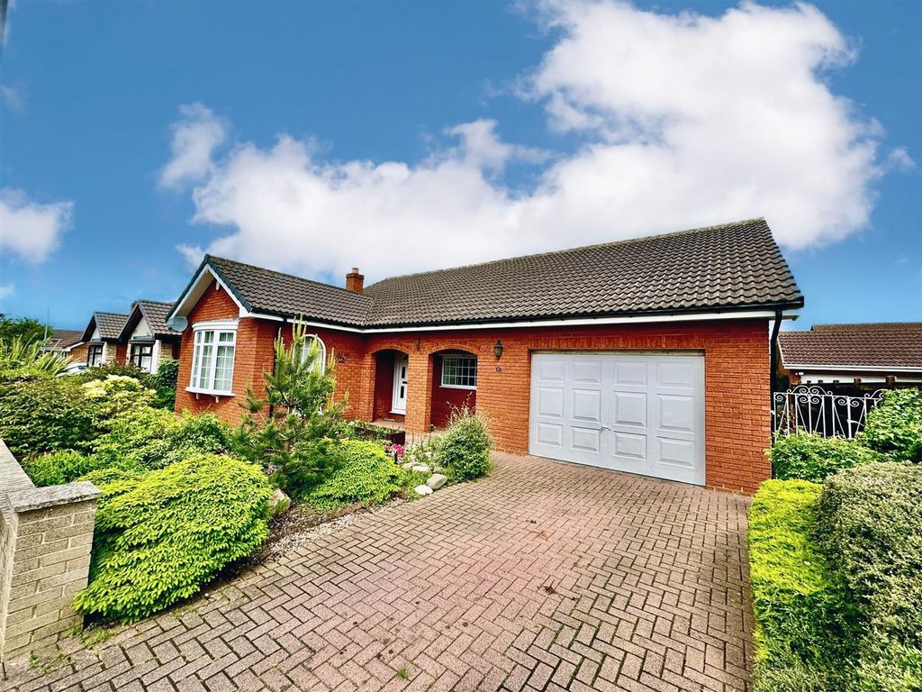 3 bed detached bungalow for sale in Oakhurst Close, Ingleby Barwick