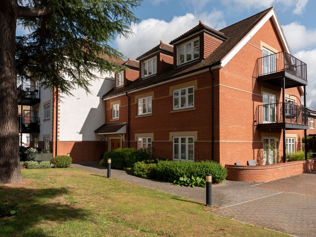 3 bed flat for sale in Treetops Apartments, 49 Leicester Road, Wanstead, London E11, £750,000