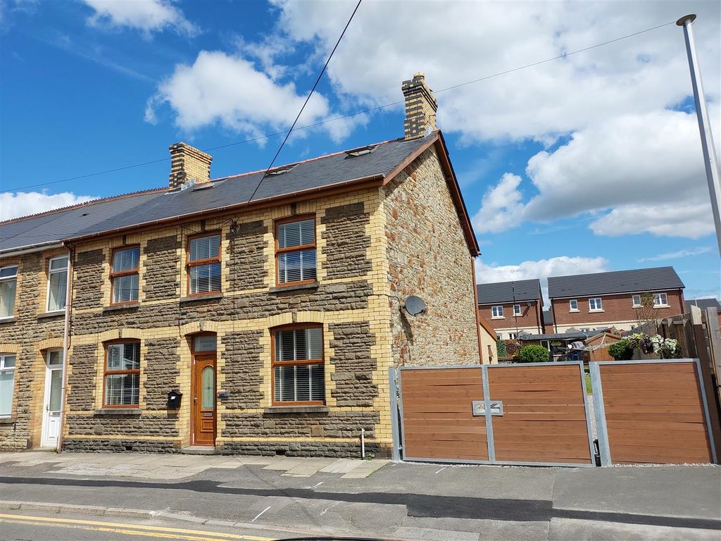 4 bed semidetached house for sale in Wimborne Road, Pencoed, Bridgend