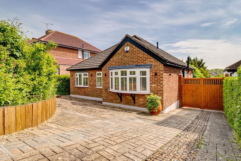 3 bed detached bungalow for sale in Westfield Avenue, Sanderstead, Surrey CR2 Zoopla