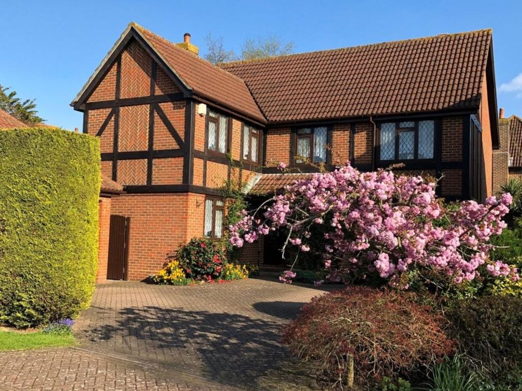 5 bed detached house for sale in Chatsworth Close, West Wickham BR4, £