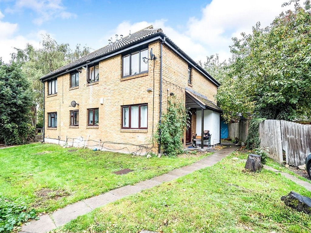 2 bed to rent in Bertrand Way, London SE28, £1,600 pcm Zoopla