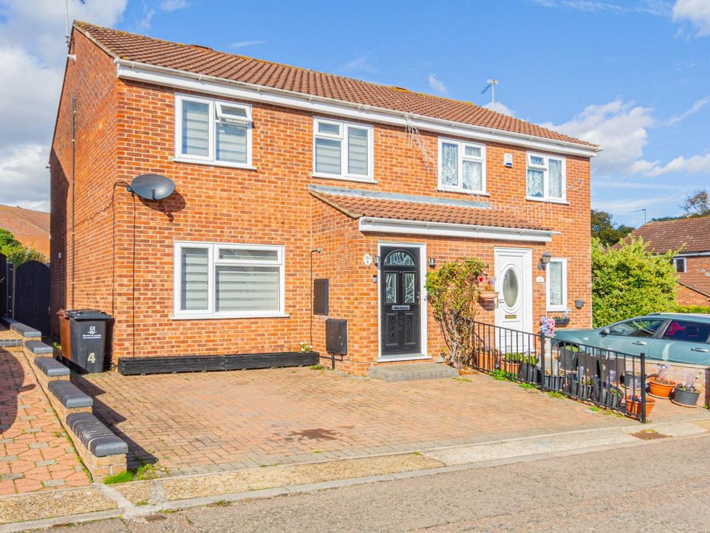 Maryborough Grove, Colchester CO2  