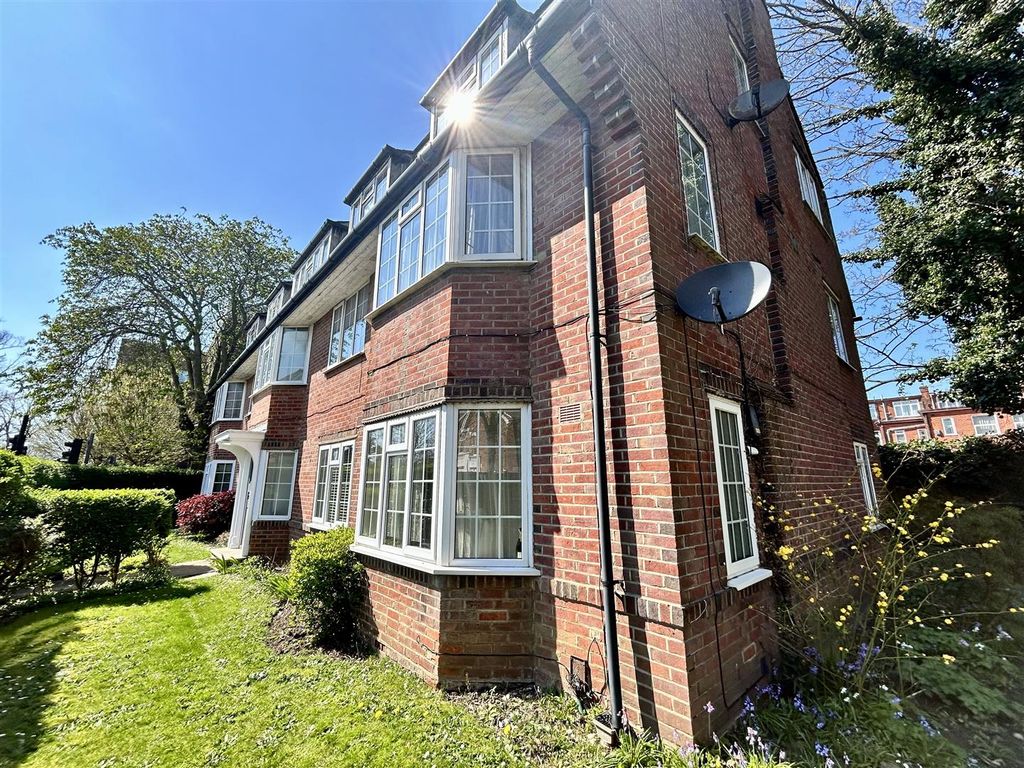 2 bed flat for sale in Hawkwood Road, Bournemouth BH5 Zoopla