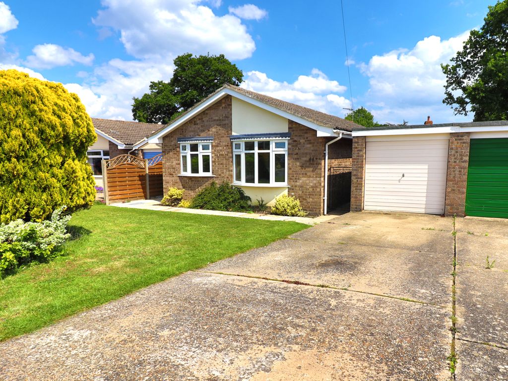 3 bed bungalow for sale in Barons Close, Halesworth IP19 Zoopla