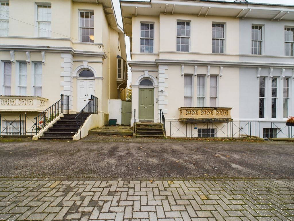 1 bed flat to rent in Malvern Place, Lansdown, Cheltenham GL50, £850