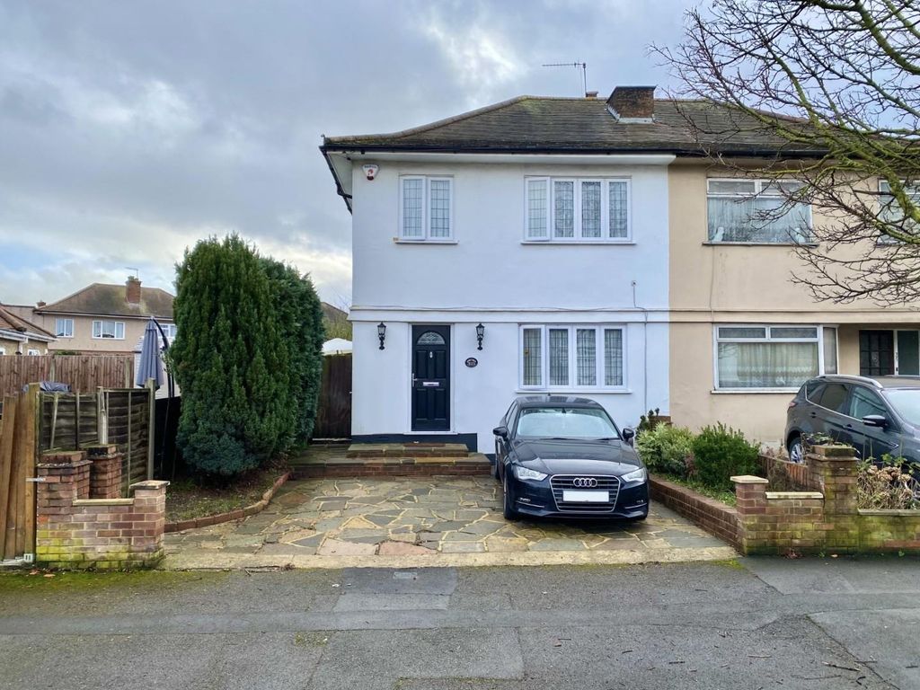 3 bed semidetached house for sale in Balmoral Drive, Hayes, Middlesex
