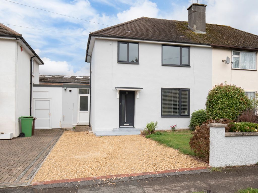 3 bed semidetached house for sale in Chiltern Road, Prestbury