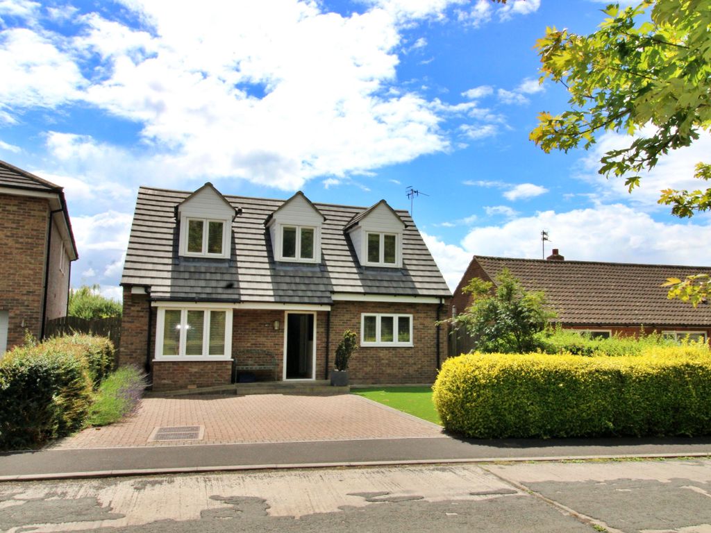 4 bed detached house for sale in Sandridge Road, Melksham, Wiltshire