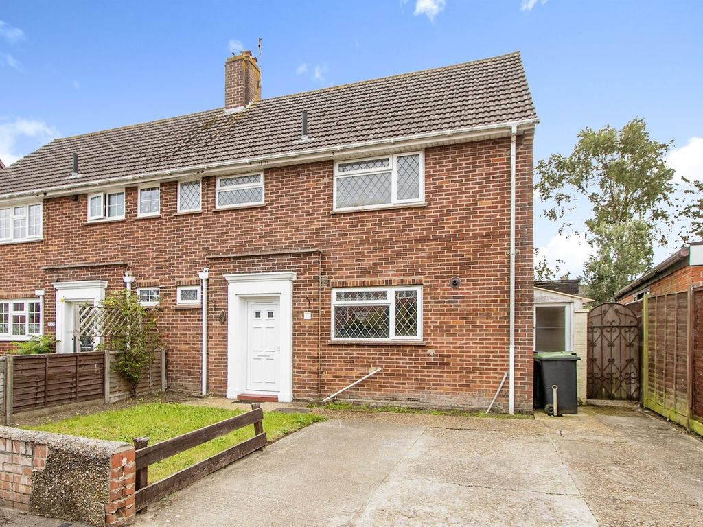 3 bed semidetached house for sale in Amethyst Road, Christchurch BH23