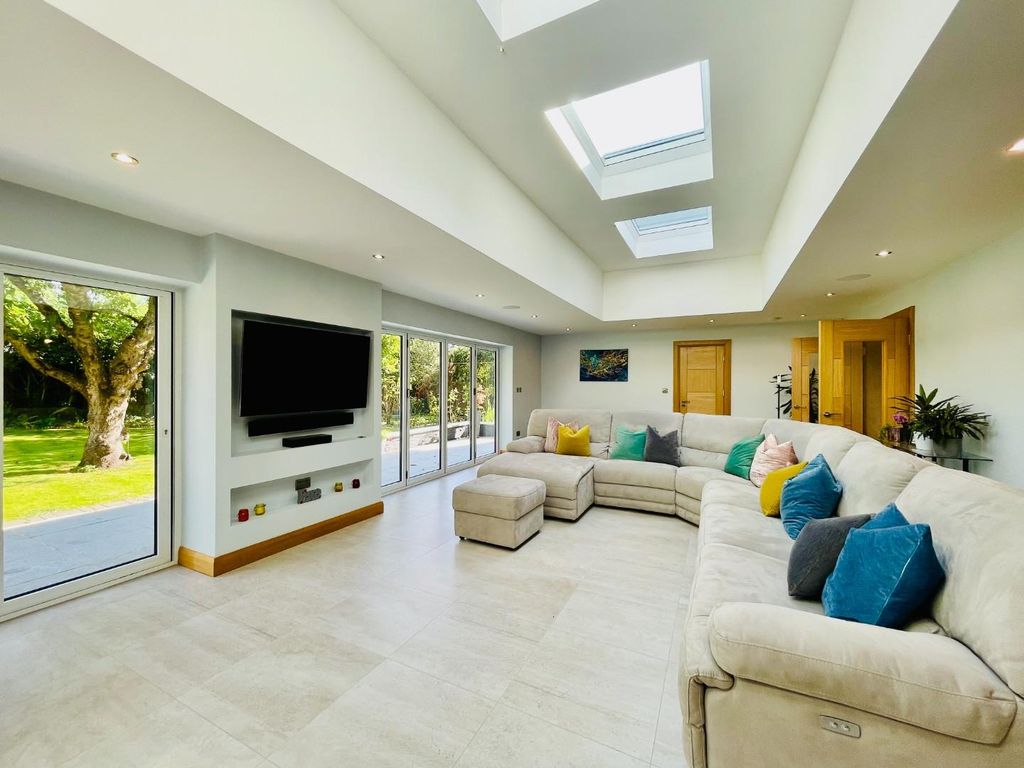 8 bed detached house for sale in Altwood Drive, Maidenhead SL6, £