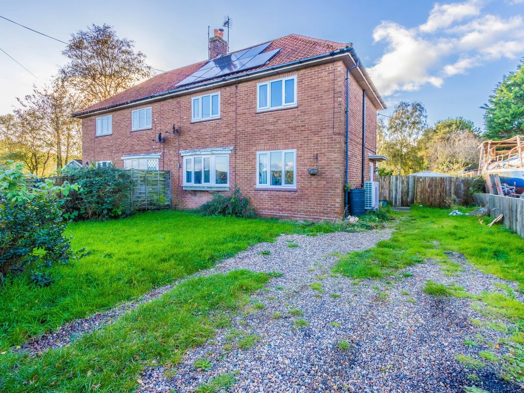 3 bed semidetached house for sale in Coronation Close, Happisburgh