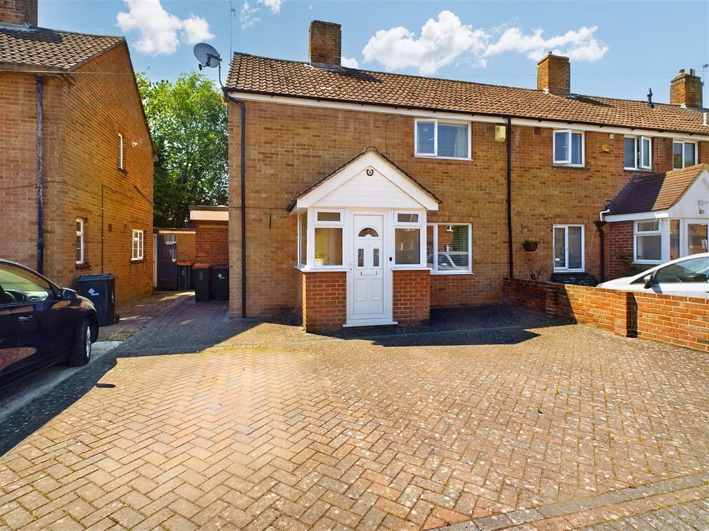 3 bed end terrace house for sale in Steyning Close, Crawley RH10 Zoopla