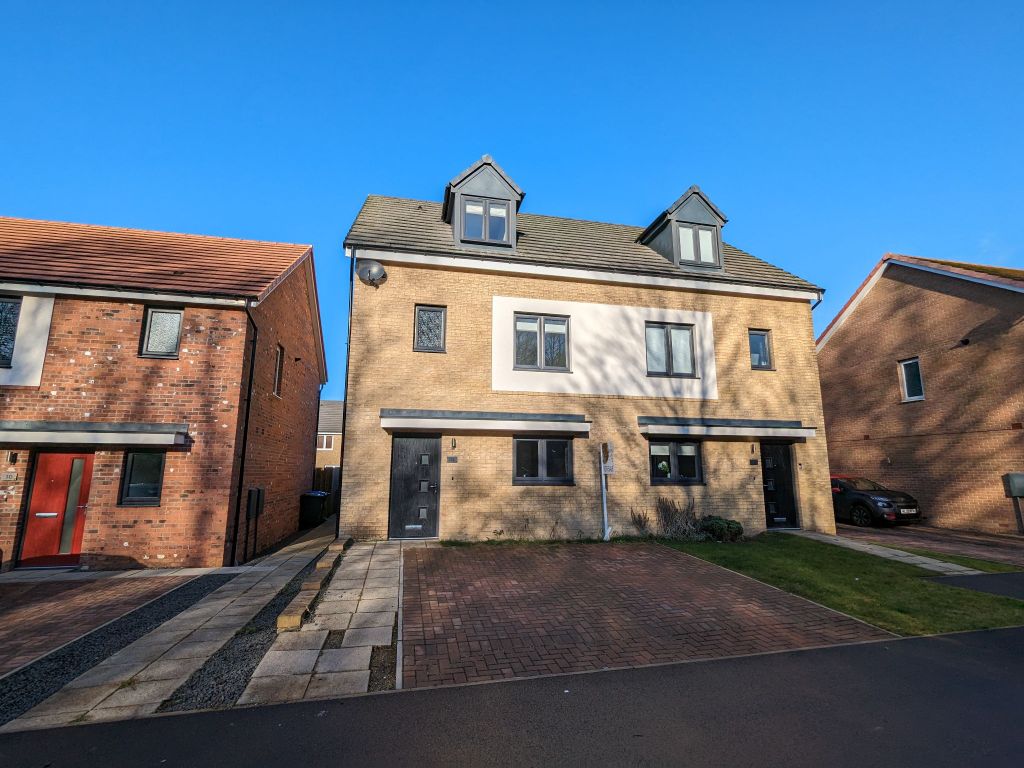 4 bed semidetached house for sale in Wythenshawe Walk, Chester Le