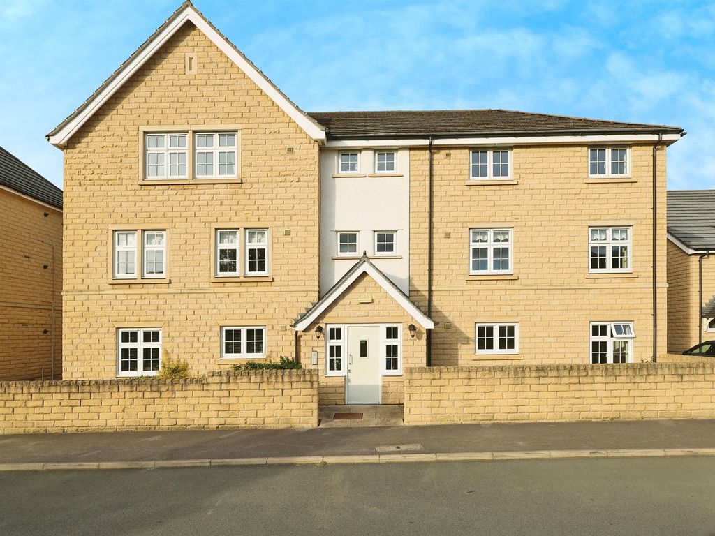 2 bed flat for sale in Hawthorne Road, Steeton, Keighley BD20, £140,000