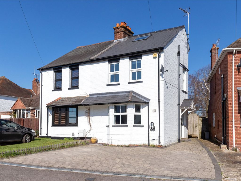 3 bed semidetached house for sale in Gipsy Lane, Wokingham, Berkshire