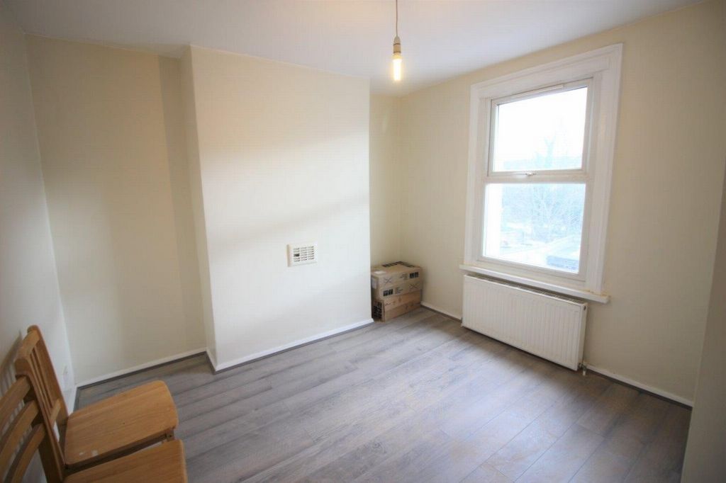 1 bed flat to rent in Plumstead Road, Plumstead SE18 Zoopla
