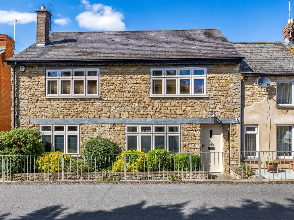 4 bed terraced house for sale in Forest Road, Hartwell