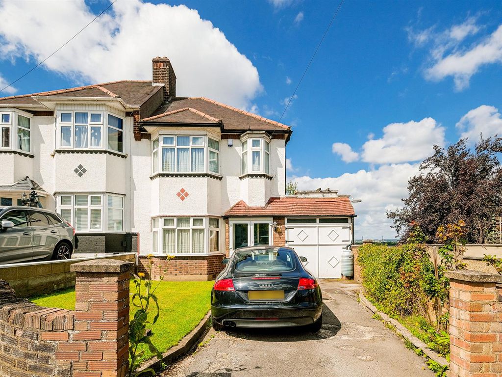 3 bed property for sale in Rampton Close, London E4, £550,000 Zoopla