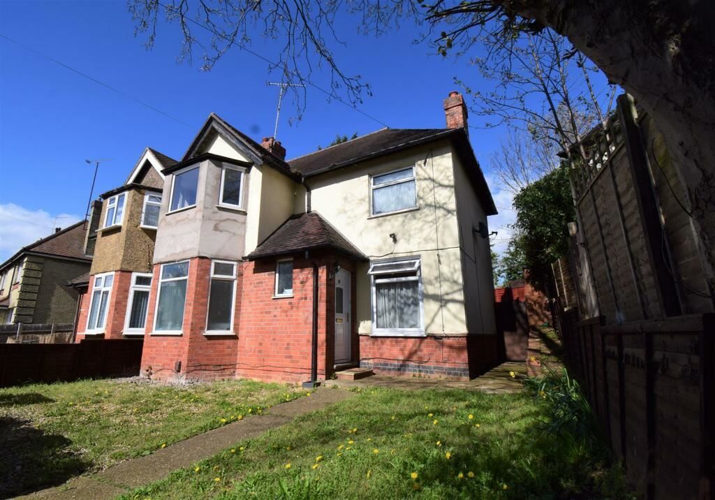 3 bed semidetached house for sale in Raeburn Road, Northampton NN2