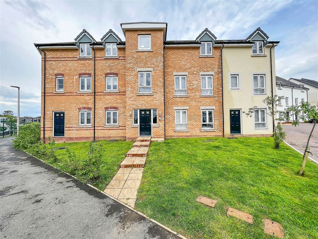 2 bed flat for sale in Old Tram Drive, Roundswell, Barnstaple, North