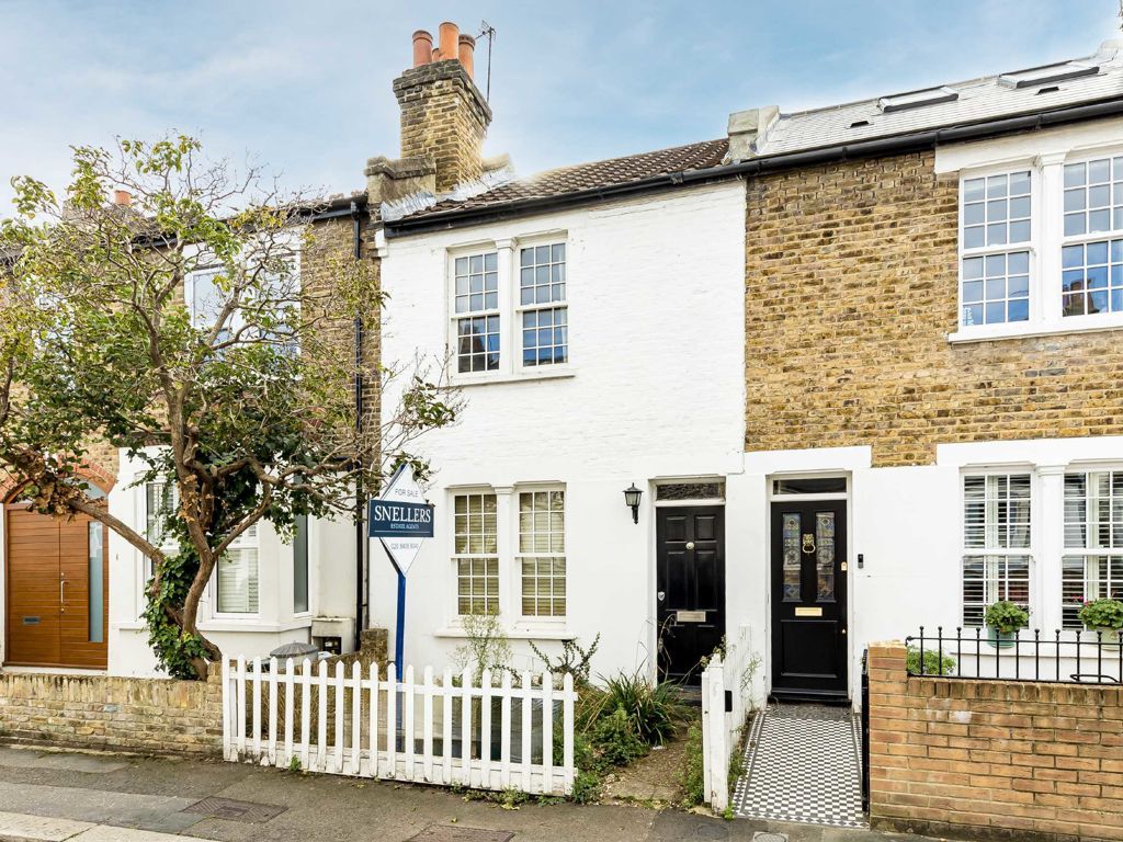 2 bed terraced house for sale in York Road, Teddington TW11, £699,950