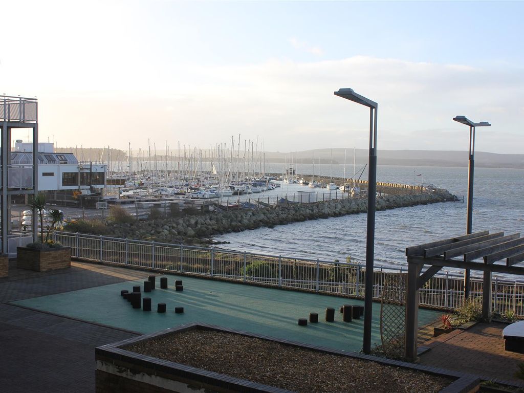 2 bed flat to rent in Stone Close, Hamworthy, Poole BH15, £1,300 pcm