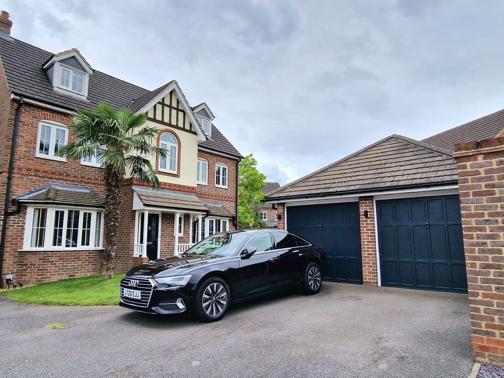 5 bed property to rent in Dowding Way, Leavesden, Watford WD25 Zoopla