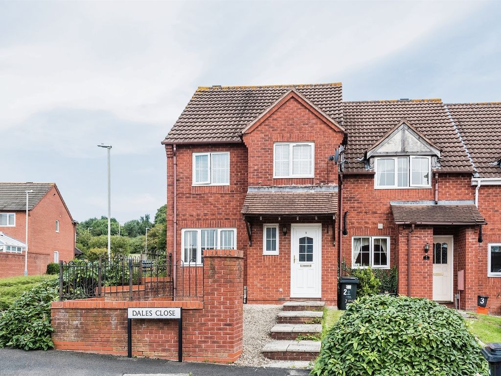 3 bed semidetached house for sale in Dales Close, Swindon SN25, £