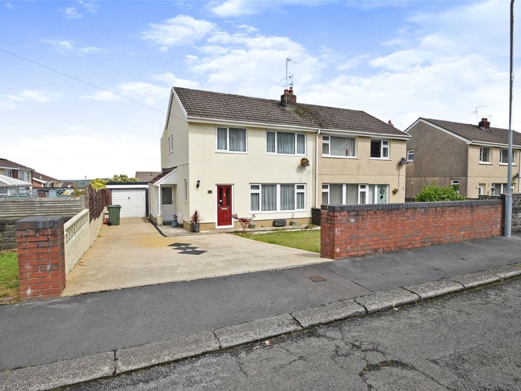 3 bed semidetached house for sale in Trilwm, Trimsaran, Kidwelly