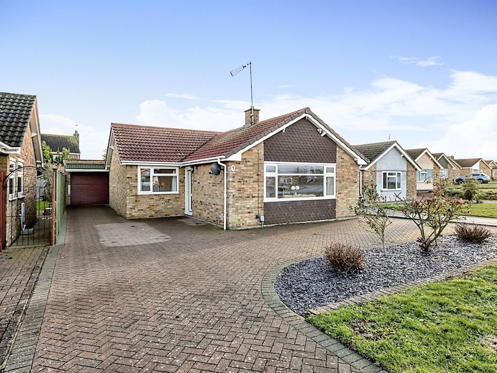 3 bed detached bungalow for sale in Yarwells Headland, Whittlesey