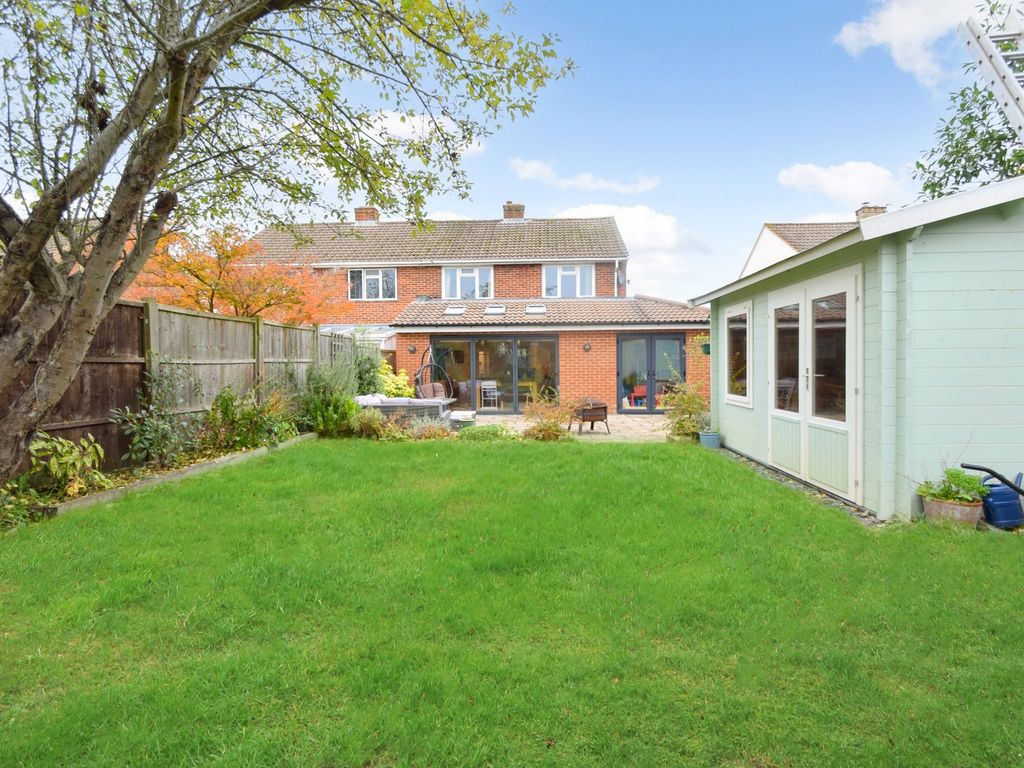 3 bed semidetached house for sale in Clewer Hill Road, Windsor