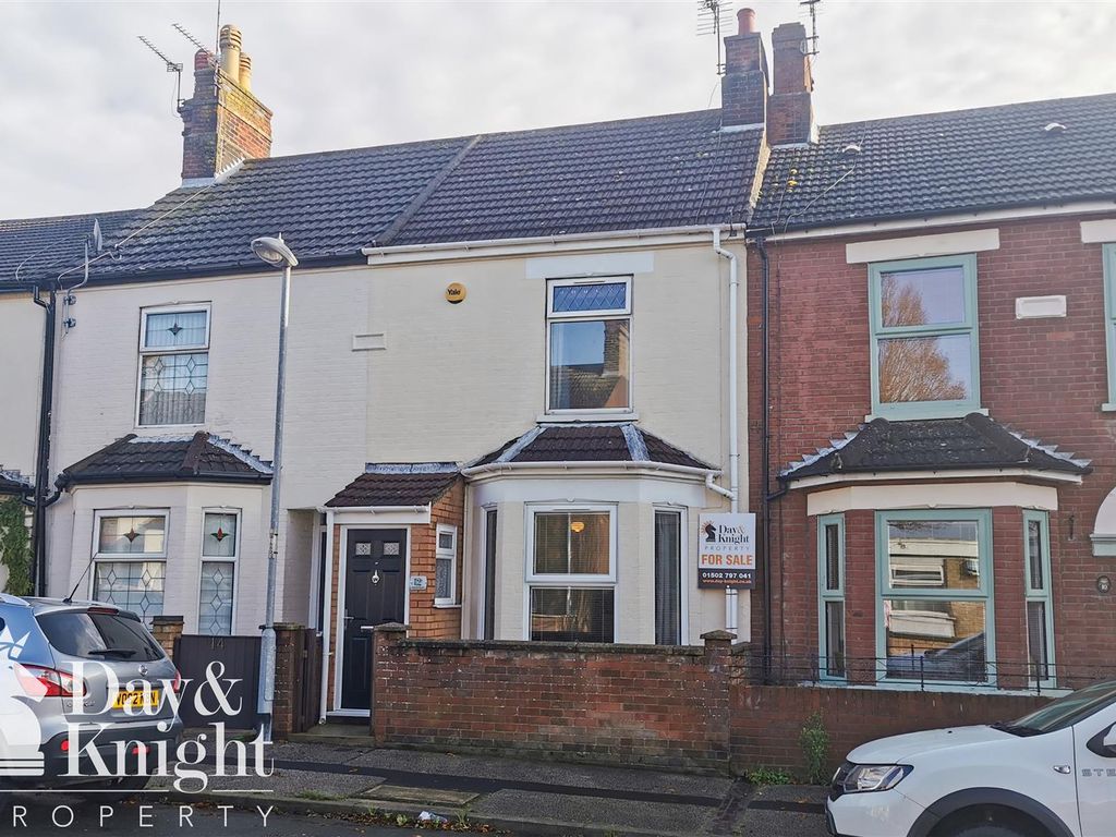 3 bed terraced house to rent in Ipswich Road, Lowestoft NR32, £895 pcm