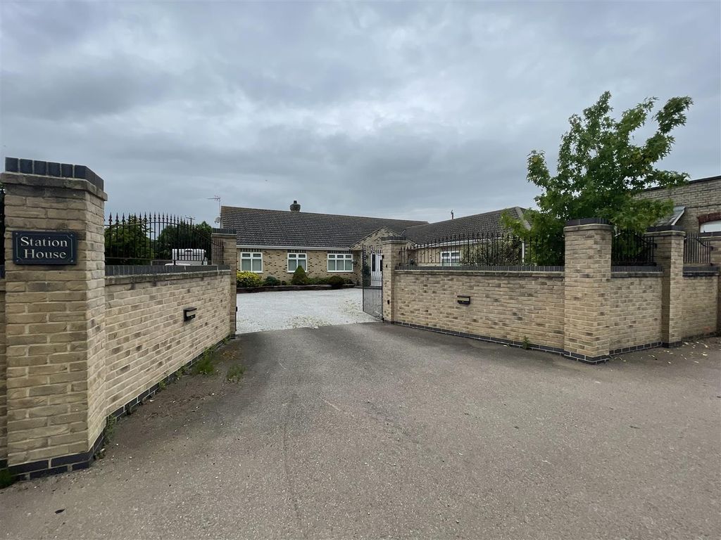 5 bed detached house for sale in Stretham Station Road, Wilburton, Ely