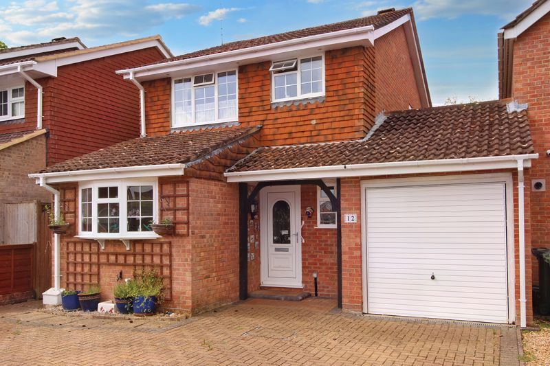 3 bed semidetached house for sale in Forest Drive, Chineham