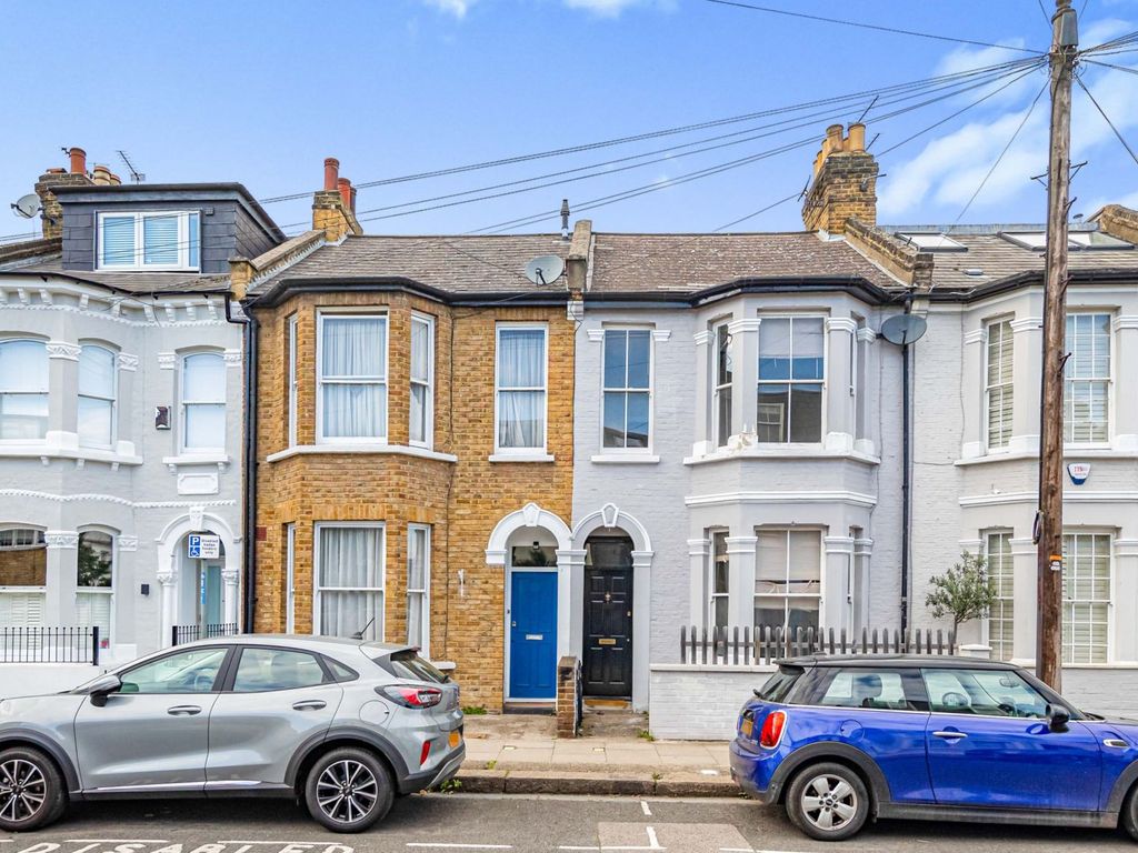 4 bed terraced house to rent in Stephendale Road, Fulham SW6, £4,000