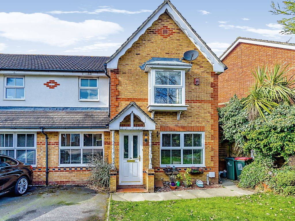 3 bed semidetached house for sale in Milborne Road, Crawley RH10 Zoopla