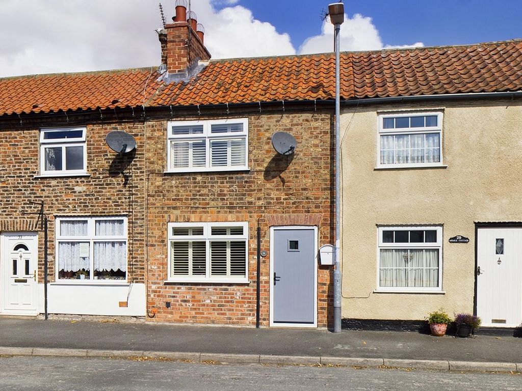 2 bed terraced house for sale in York Road, Little Driffield, Driffield