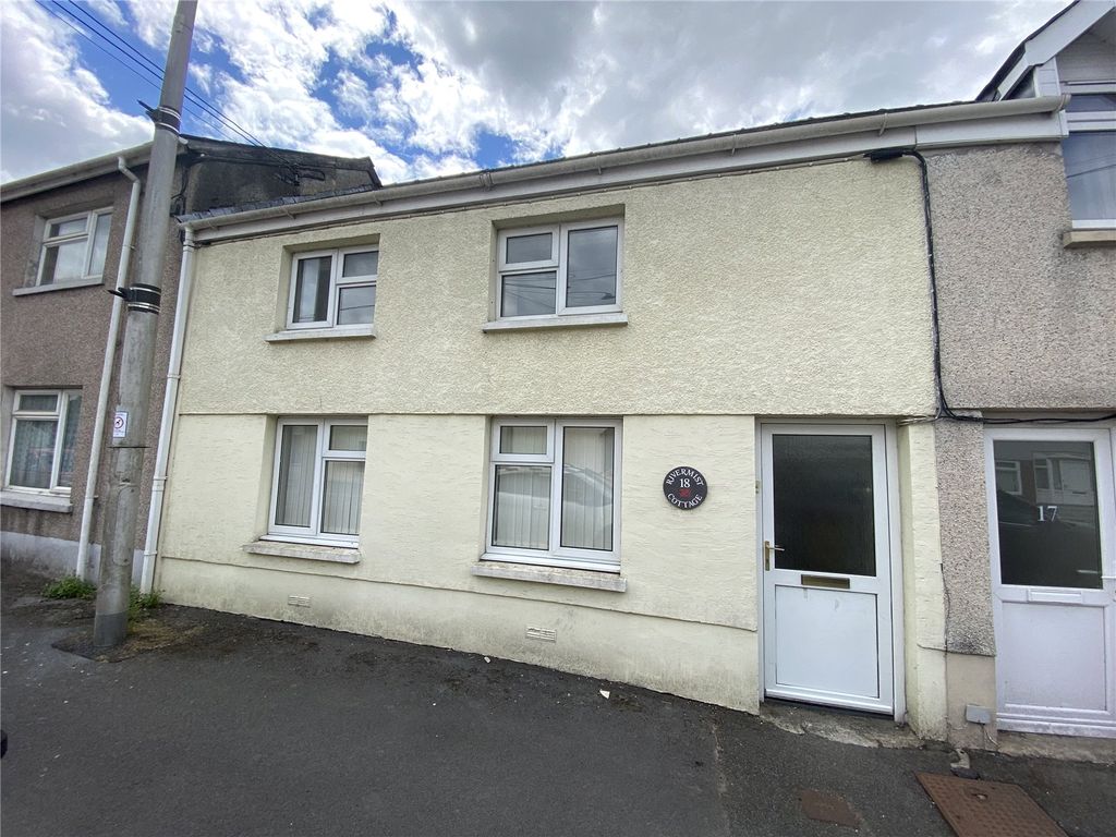 3 bed terraced house for sale in High Street, Abergwili, Carmarthen