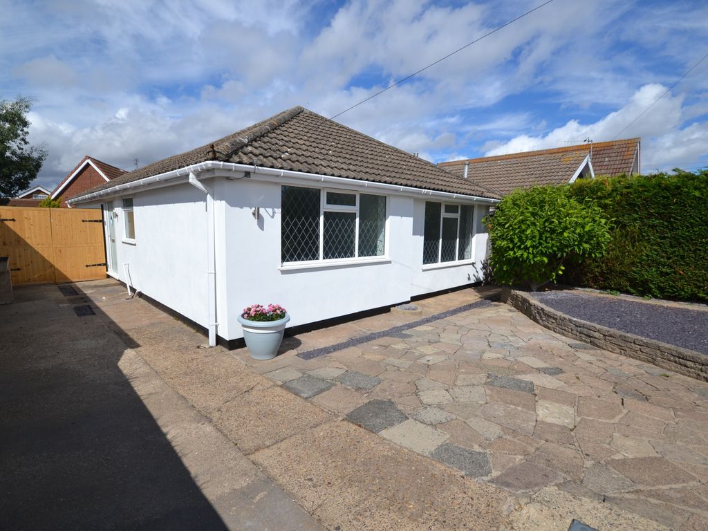 3 bed bungalow for sale in Riverside Drive, Cleethorpes DN35 Zoopla