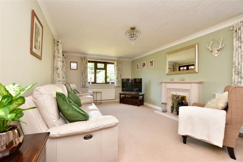 3 bed detached house for sale in Wendover Close, Halling, Rochester