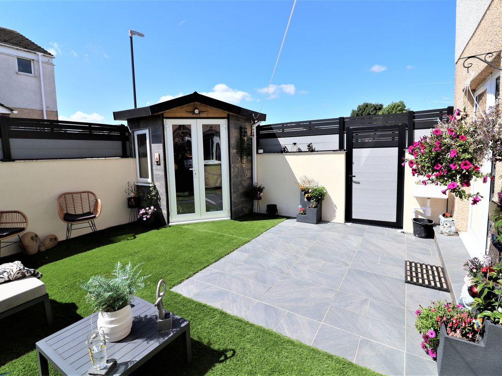 3 bed end terrace house for sale in Alport Grove, Gamesley, Glossop