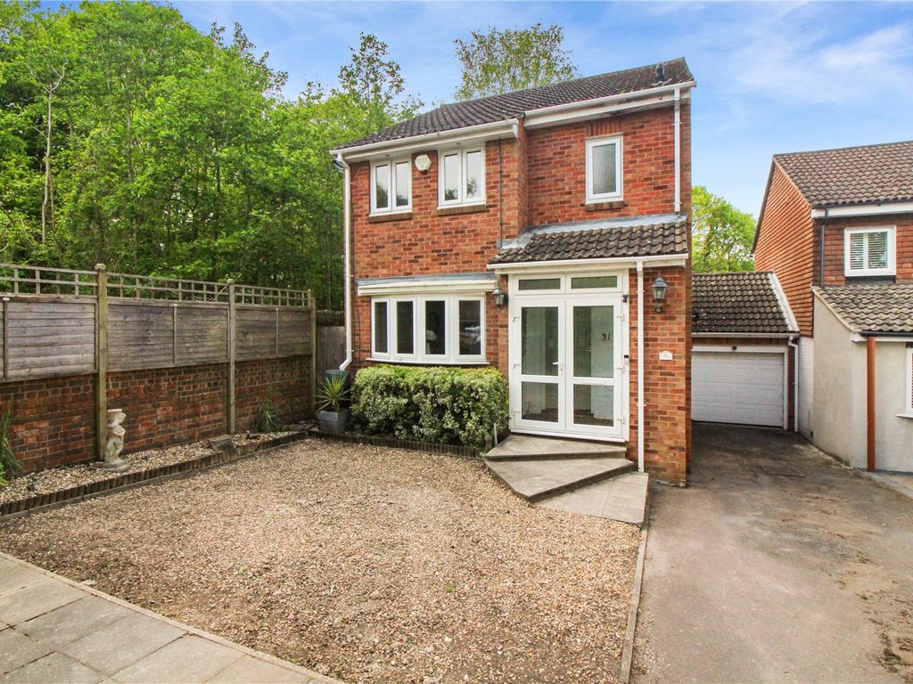 3 bed linkdetached house for sale in Locksley Close, Walderslade, Kent