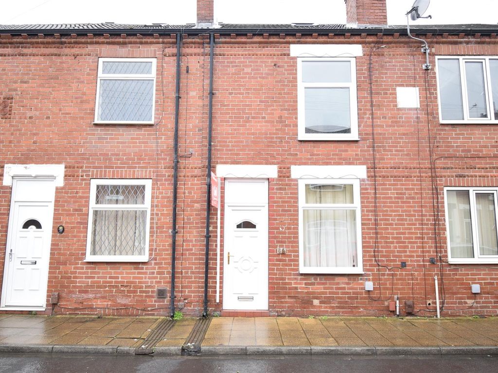 2 bed property to rent in Smawthorne Grove, Castleford WF10, £695 pcm