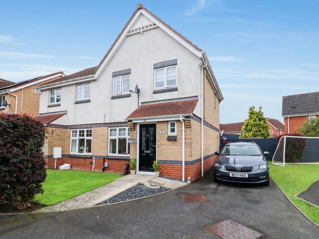 3 bed semidetached house for sale in Housesteads Gardens, Newcastle