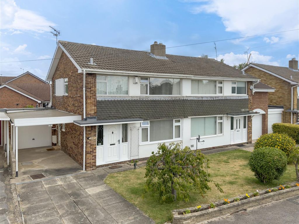 3 bed semidetached house for sale in Willow Glade, Huntington, York